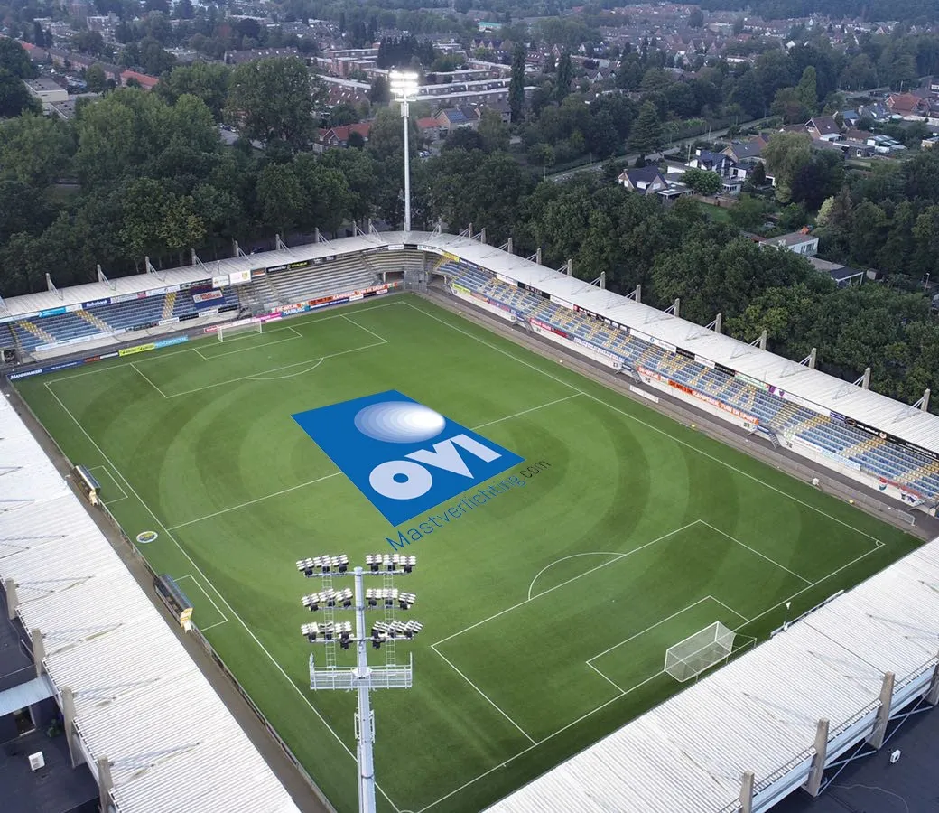 Luchtfoto van het stadion van RKC Waalwijk met LED-verlichting van OVI