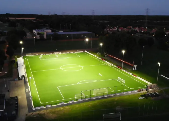 LED-verlichting van OVI Group bij FC Twente Vrouwen en sc Enschede