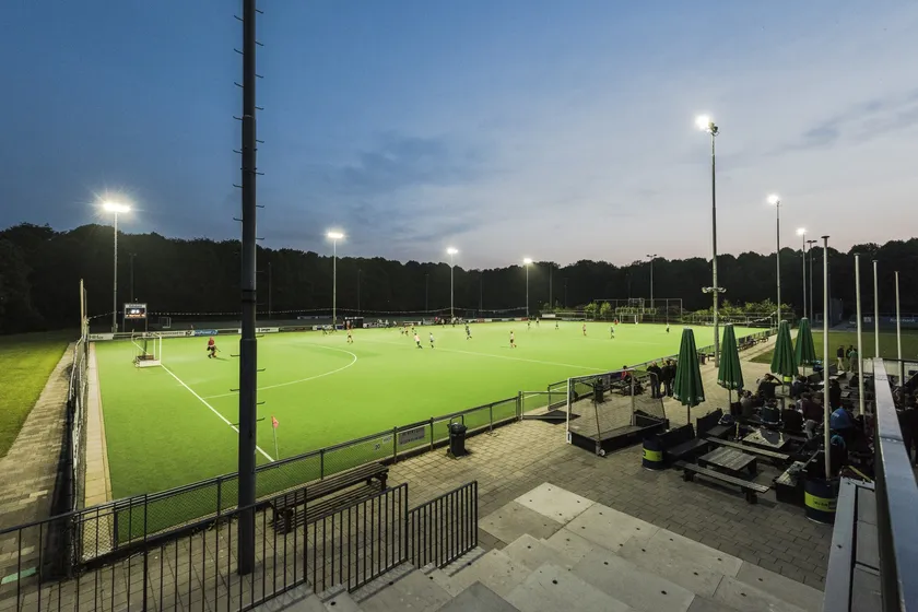 LED-verlichting van OVI Group bij hockeyclub Hurley