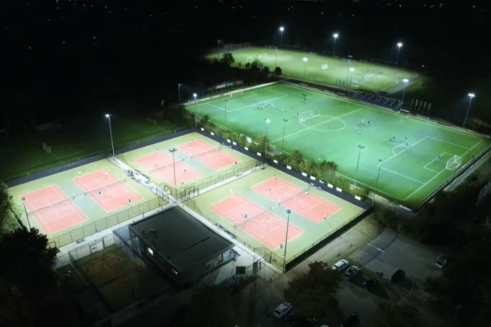Avondopname van de LED-veldverlichting bij WTC Beukersweide en Juventa '12