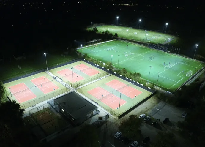 Avondopname van de LED-veldverlichting bij WTC Beukersweide en Juventa '12