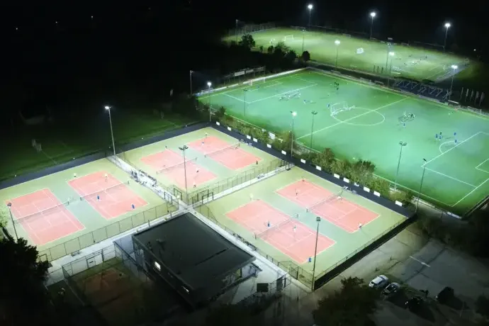 Avondopname van de LED-veldverlichting bij WTC Beukersweide en Juventa '12